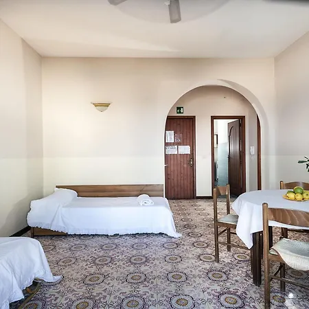 Liliana * Giardini Naxos