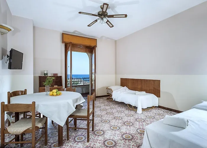 Liliana ジャルディーニ・ナクソス